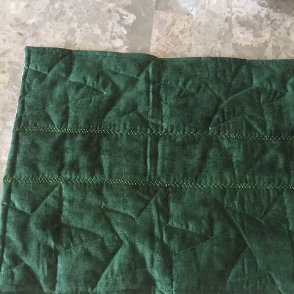 NWT Hand Crafted Quilted Holiday Runner - Picture 7 of 9